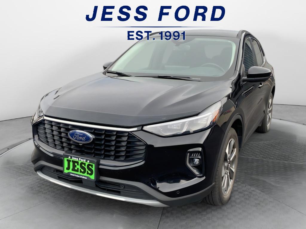 2023 Ford Escape Platinum's photo