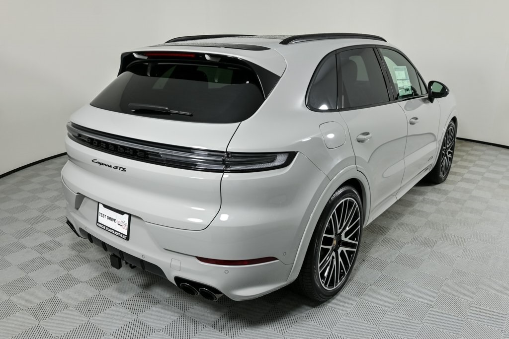 2025 Porsche Cayenne GTS photo 26
