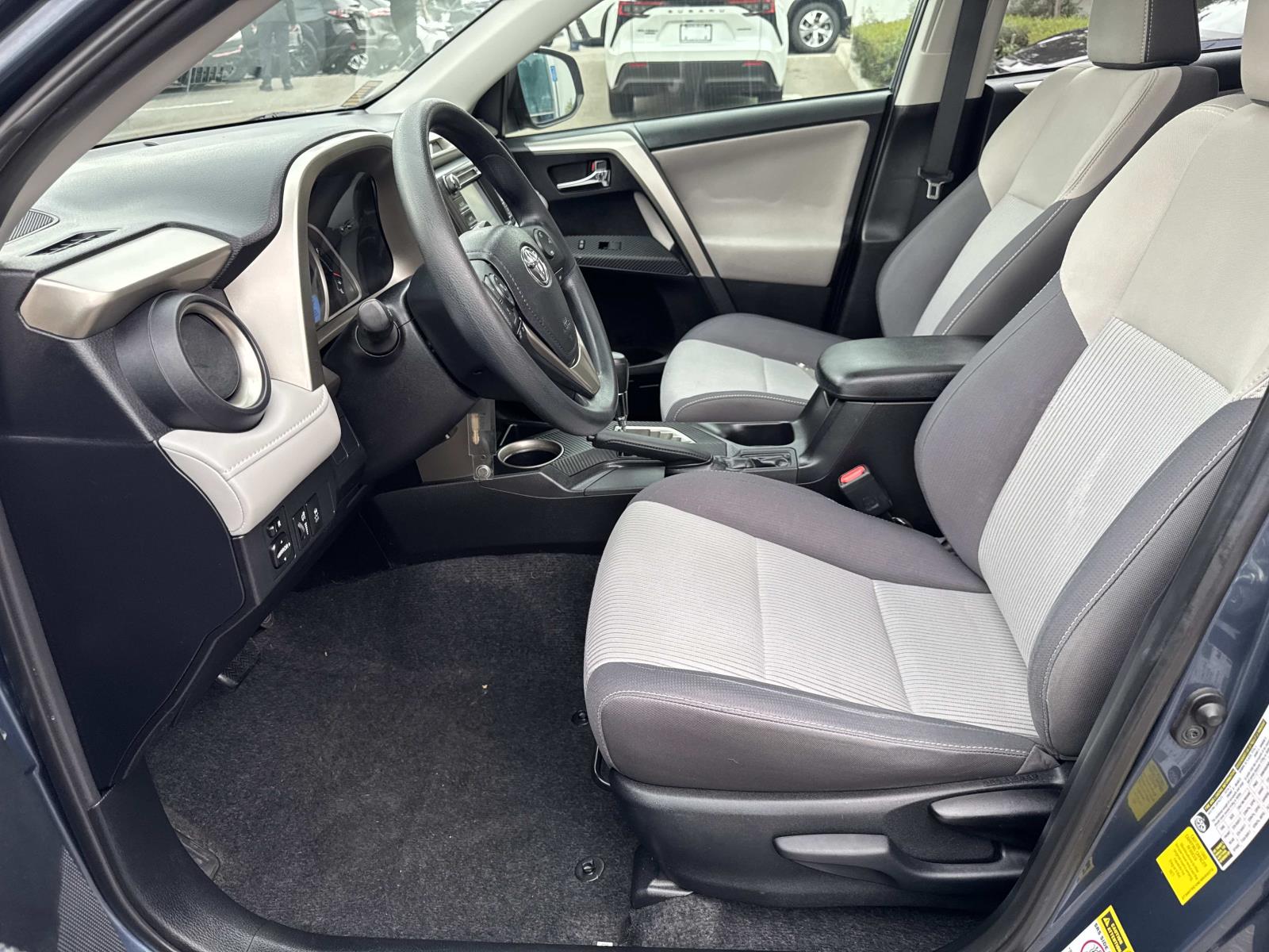 2014 Toyota RAV4 XLE photo 3