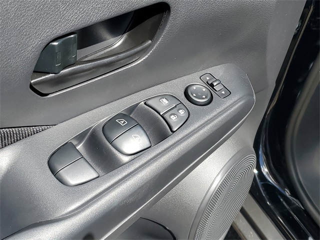 2025 Nissan Kicks Play S photo 14