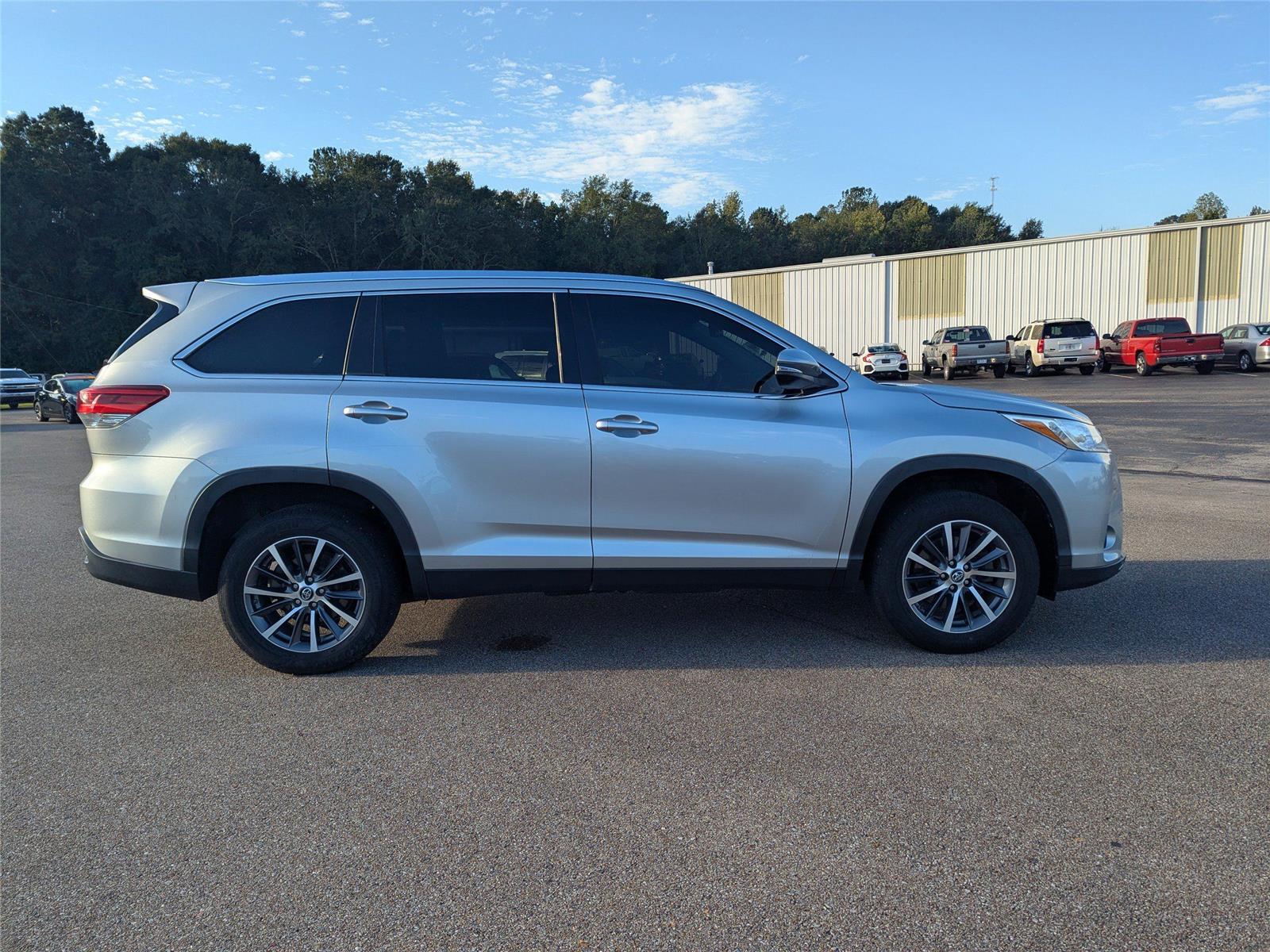 2019 Toyota Highlander SE photo 4