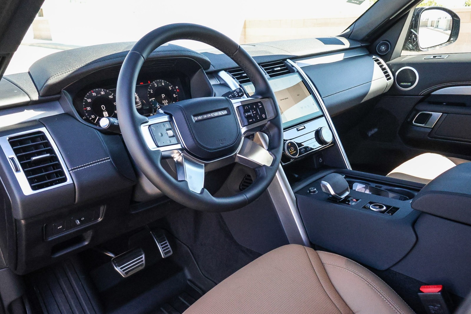 2025 Land Rover Discovery SE photo 16