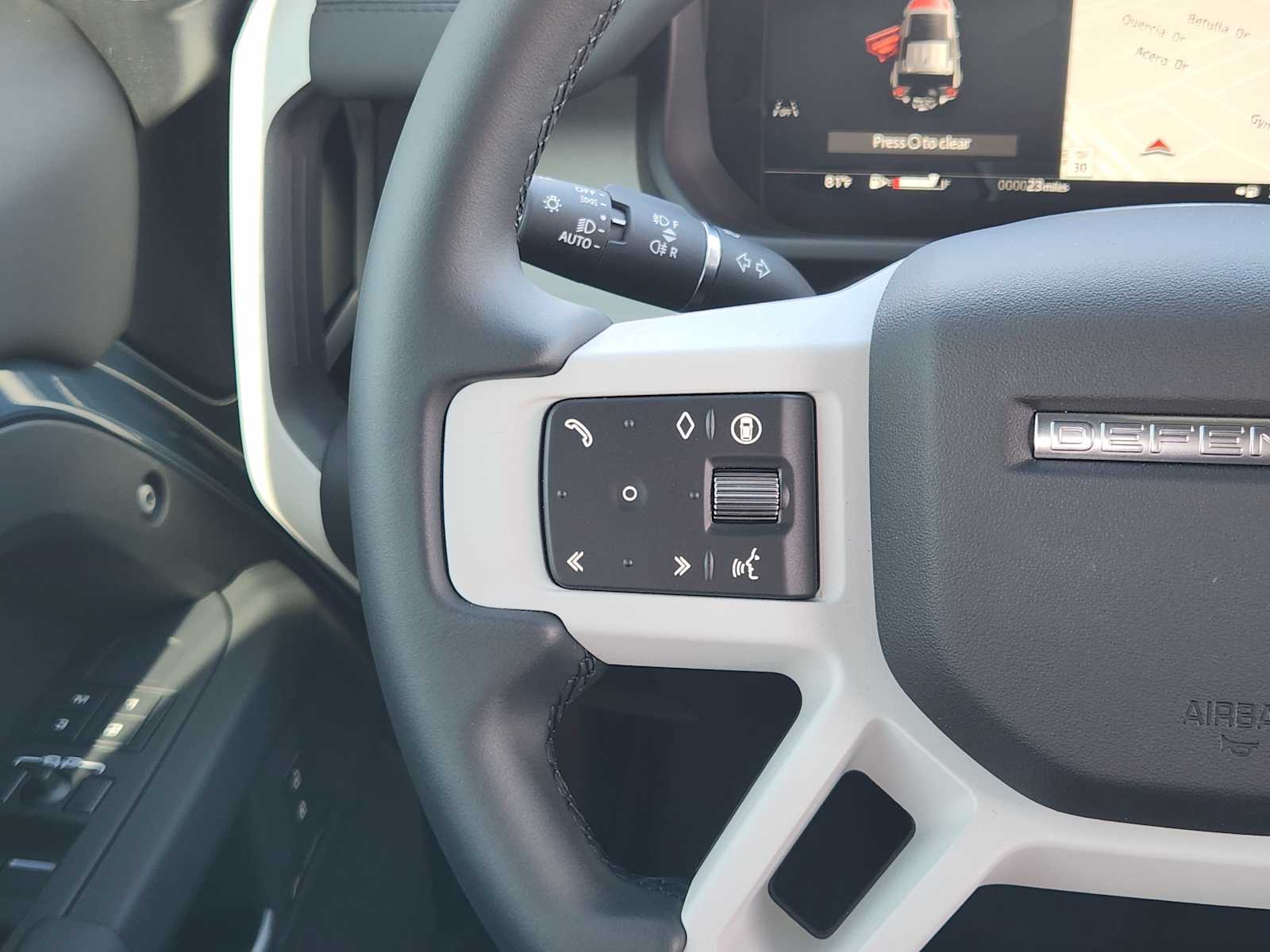 2025 Land Rover Defender 110 S photo 28