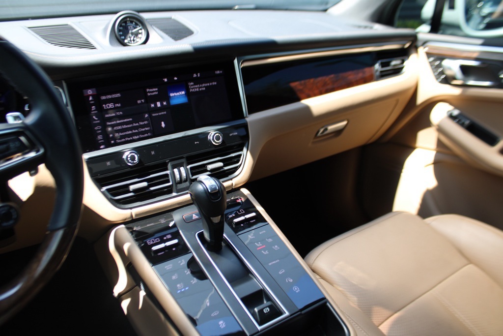 2023 Porsche Macan T photo 20