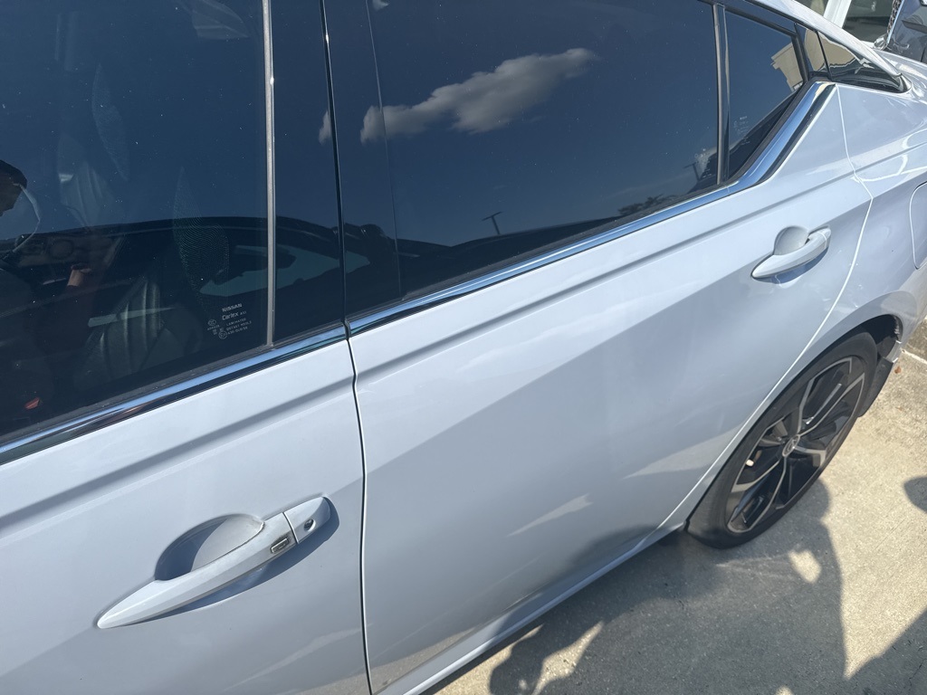 2023 Nissan Altima 2.5 SR photo 2