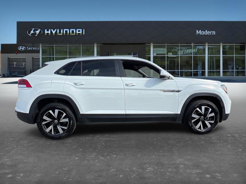 2023 Volkswagen Atlas Cross Sport SE photo 3