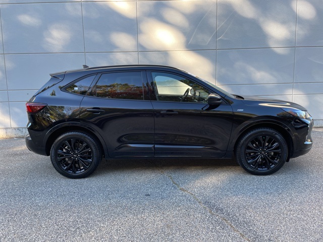2023 Ford Escape ST-Line Elite photo 2