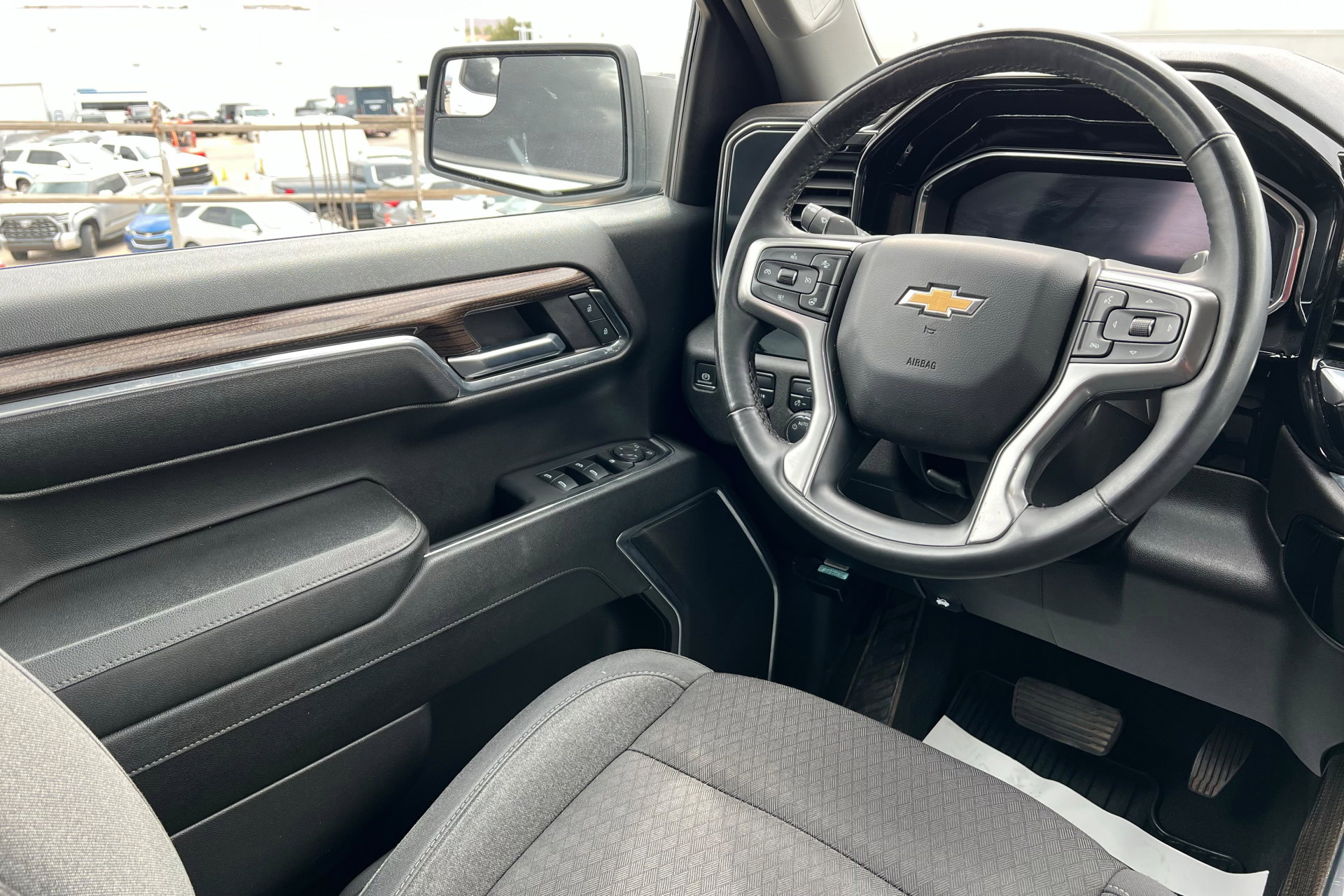2024 Chevrolet Silverado 1500 LT photo 11