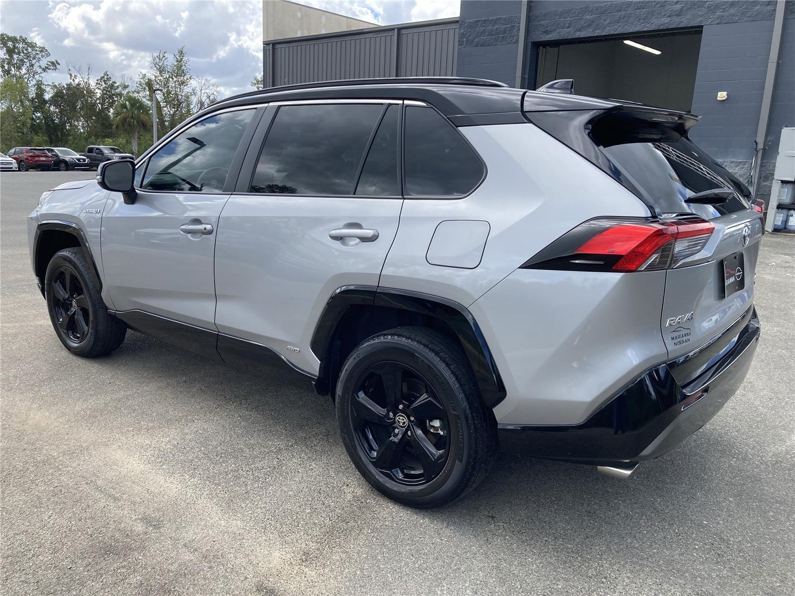 2021 Toyota RAV4 Hybrid XSE photo 3