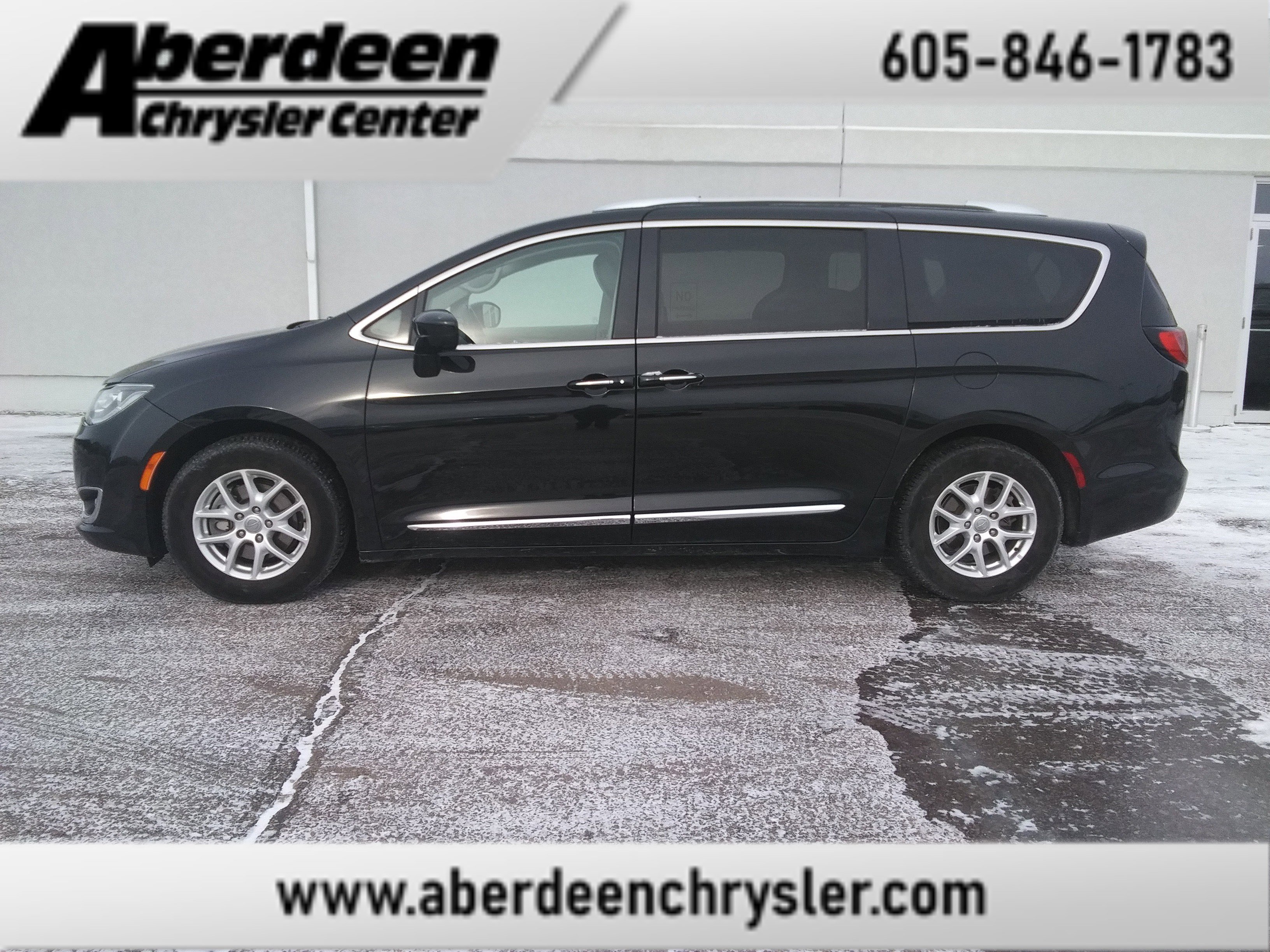 2020 Chrysler Pacifica Touring L's photo