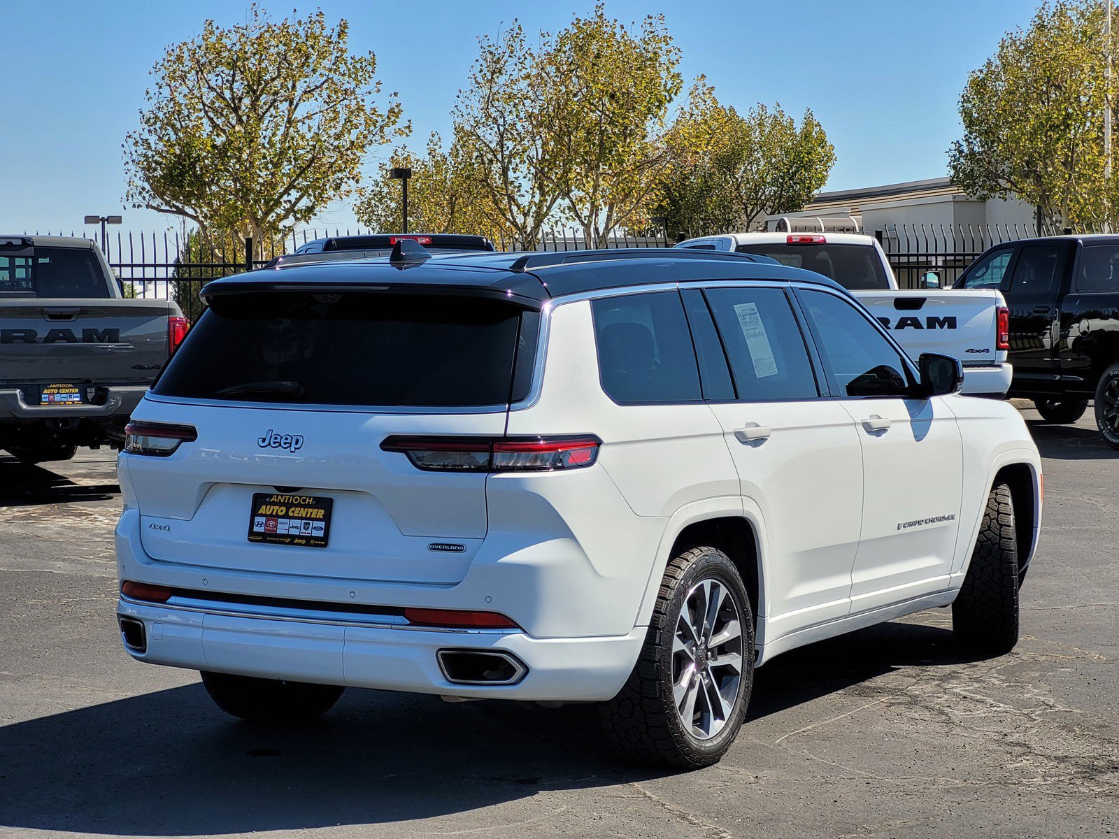 2024 Jeep Grand Cherokee Overland photo 4