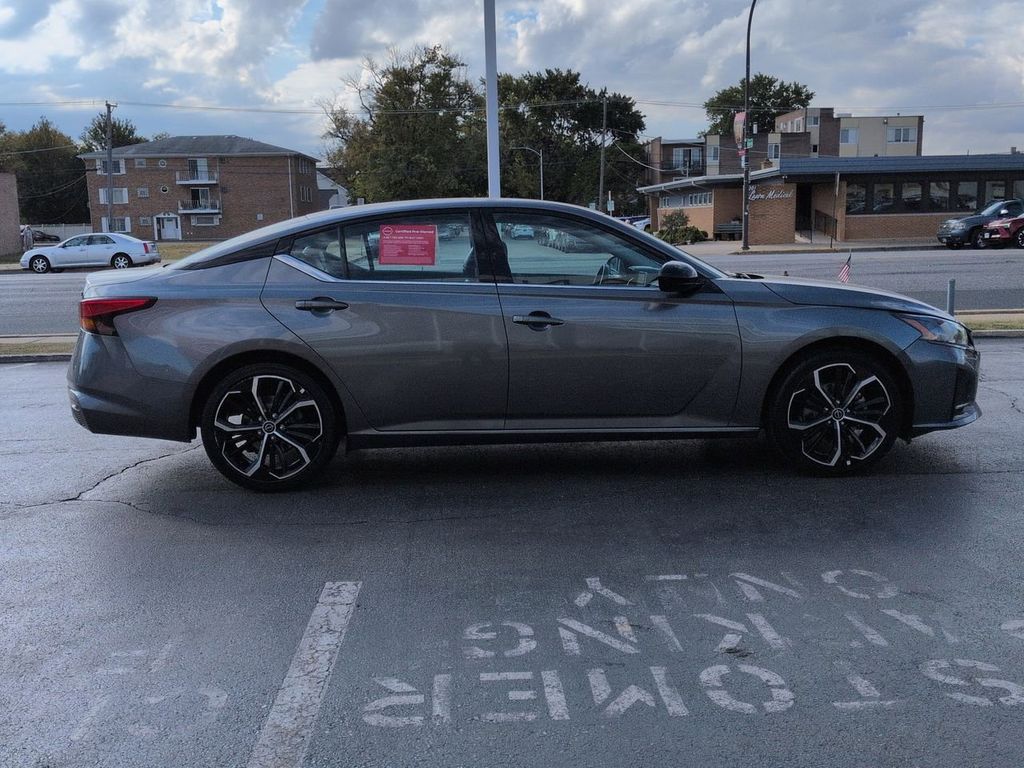 2023 Nissan Altima SR