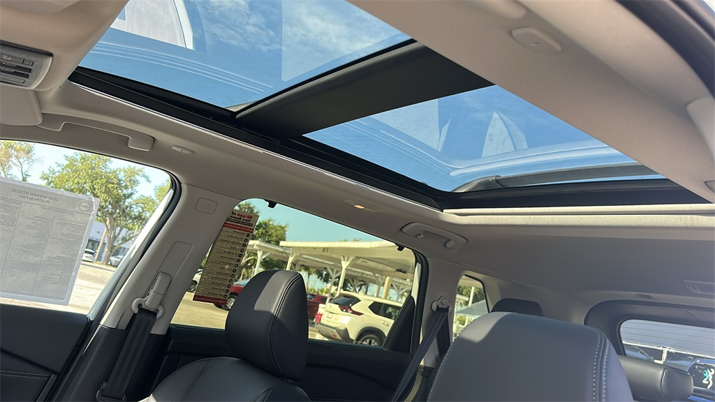 2025 Nissan Rogue Platinum photo 15