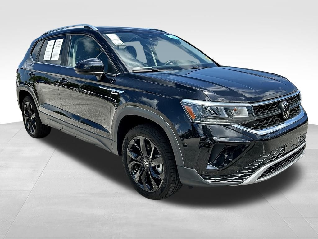 2023 Volkswagen Taos SE photo 2