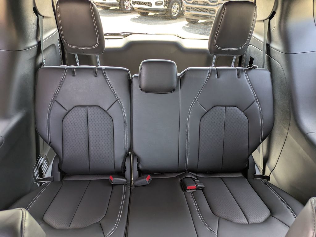 2026 Chrysler Pacifica photo 25