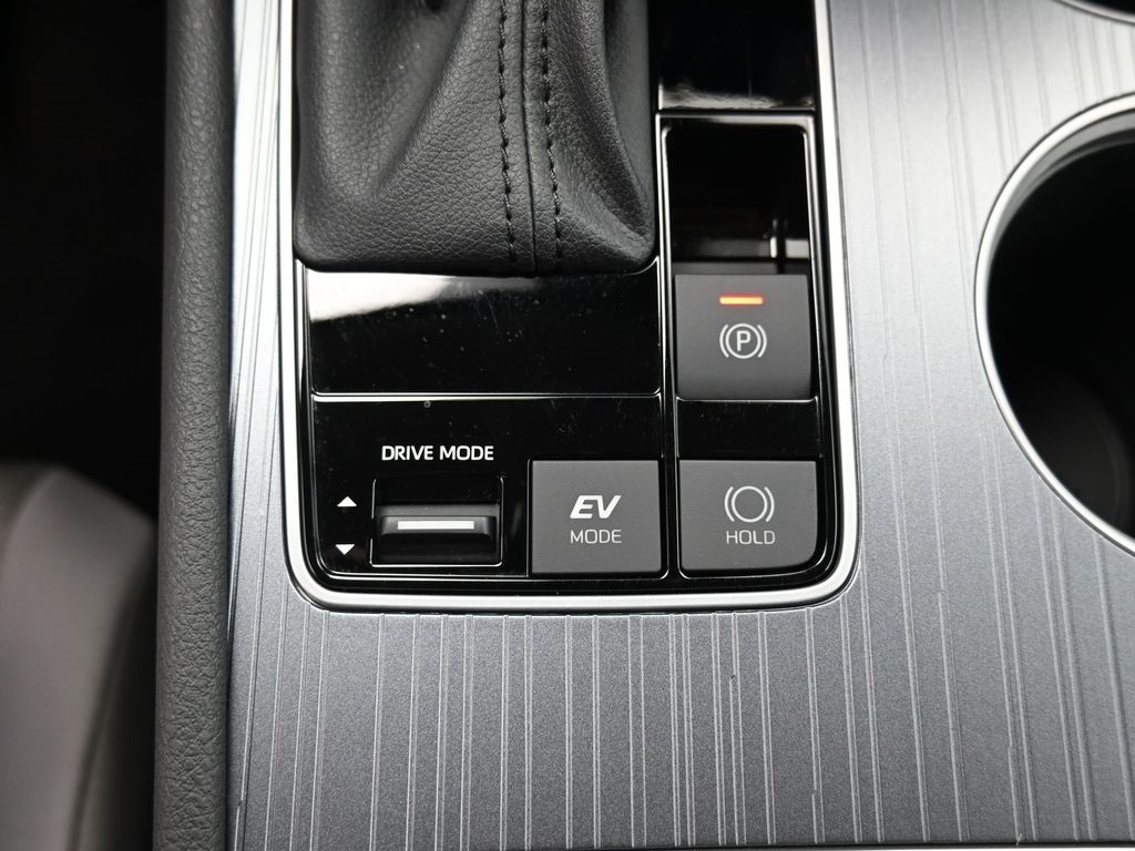 2025 Toyota Sienna LE photo 25