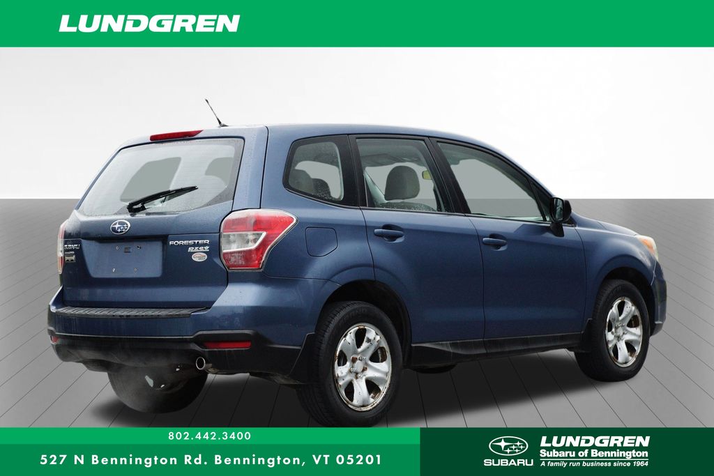2014 Subaru Forester 2.5i photo 2