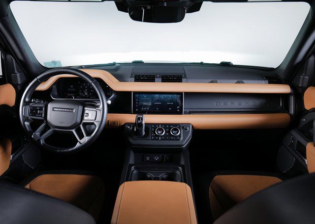 2023 Land Rover Defender 110 X-Dynamic SE photo 4
