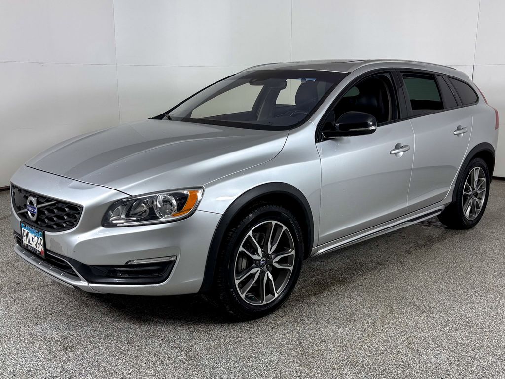 2017 Volvo V60 Base's photo