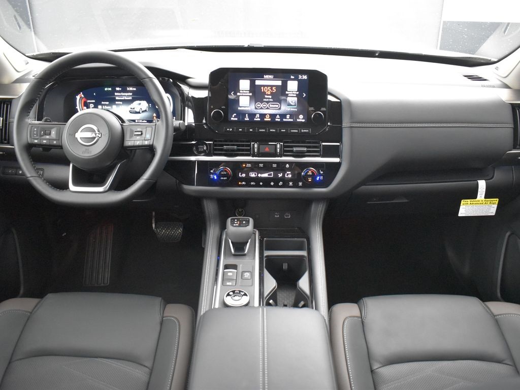 2025 Nissan Pathfinder Platinum photo 2