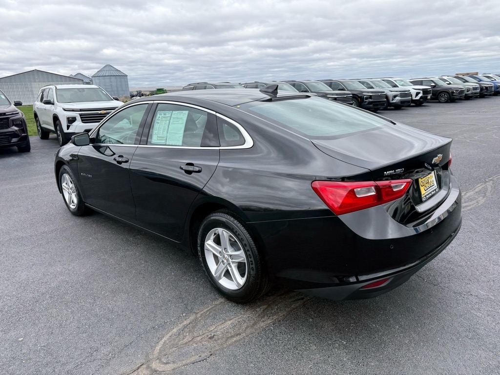 2024 Chevrolet Malibu 1LT photo 3
