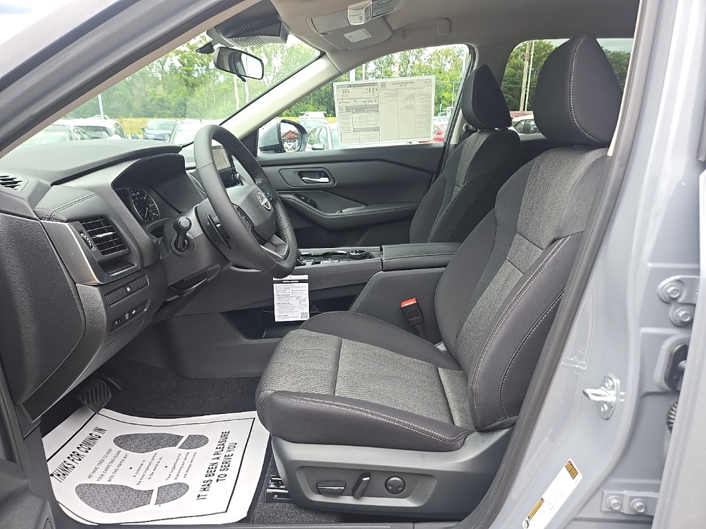 2026 Nissan Rogue SV photo 8