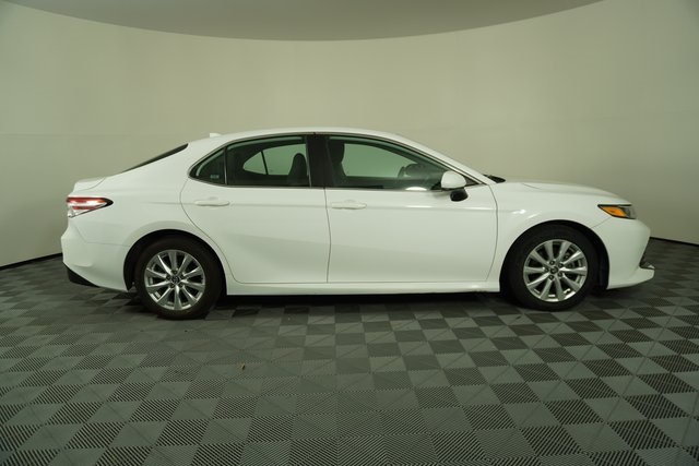 2020 Toyota Camry LE photo 8