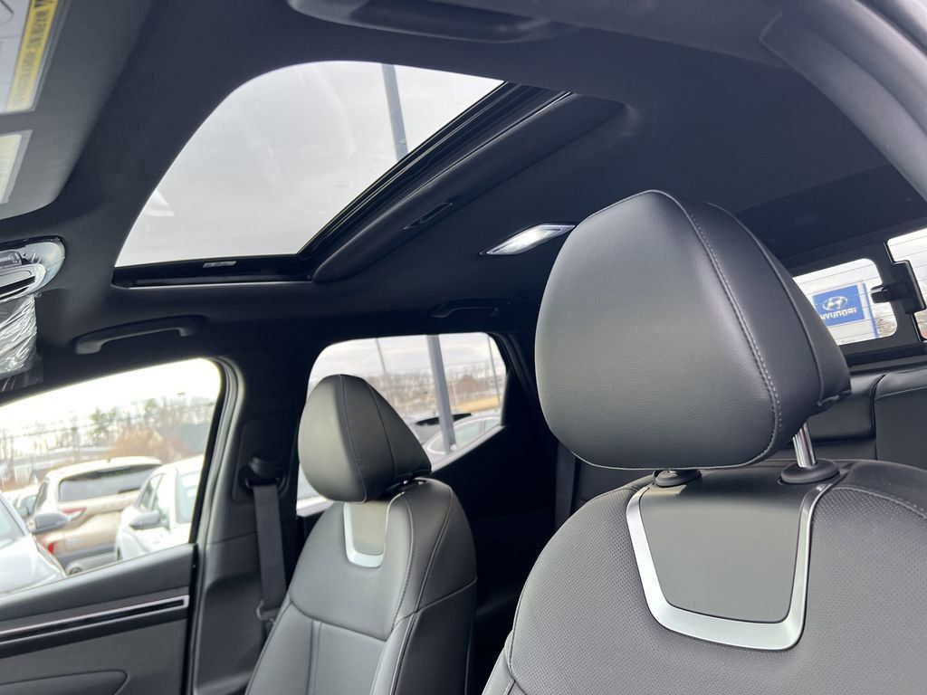 2024 Hyundai Santa Cruz Limited photo 2