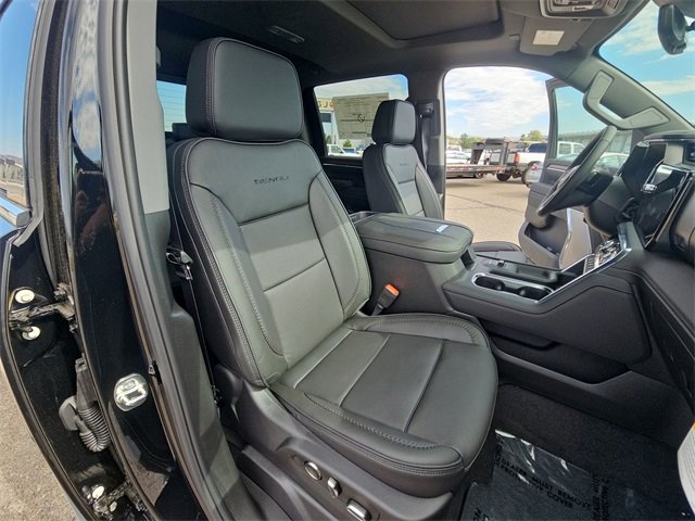 2025 Gmc Sierra 3500 HD Denali photo 3