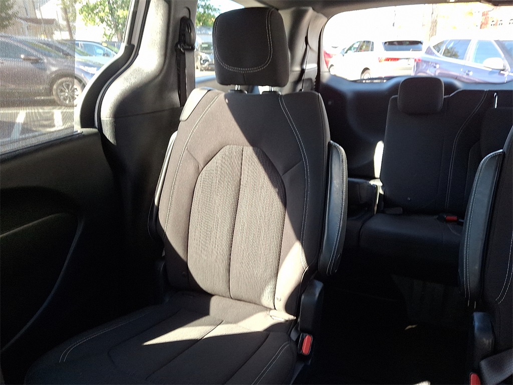 2018 Chrysler Pacifica Touring Plus photo 18