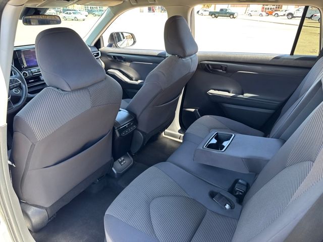 2024 Toyota Highlander LE photo 19
