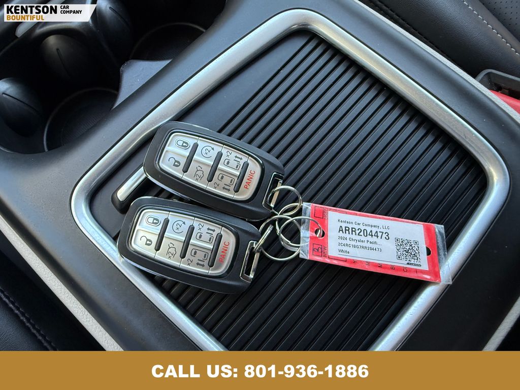 2024 Chrysler Pacifica Touring L photo 35