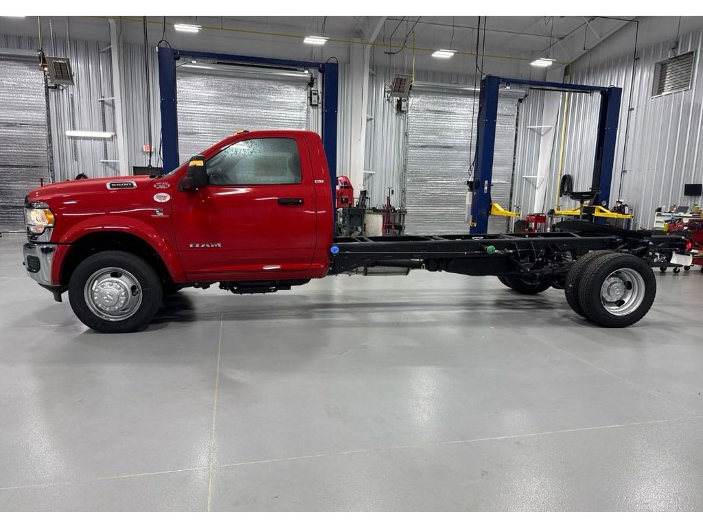 2024 Ram 5500 SLT photo 2