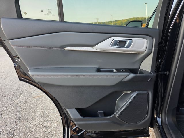 2025 Ford Explorer photo 35