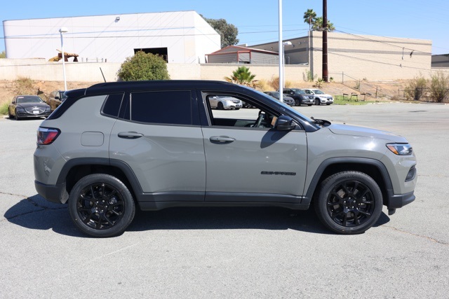 2023 Jeep Compass Altitude photo 2