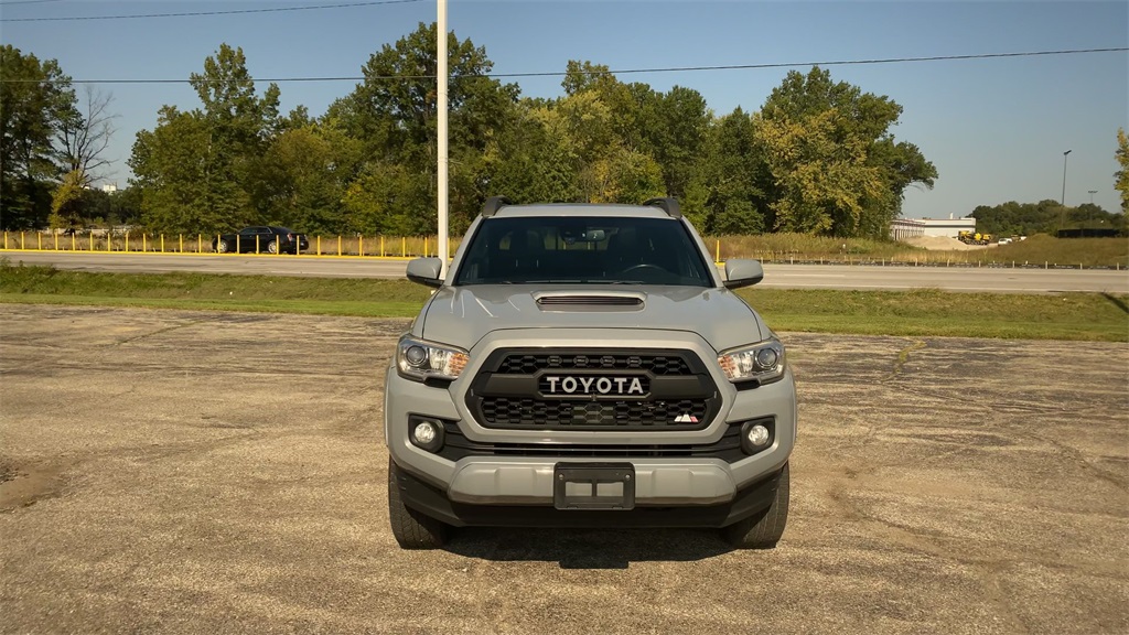 2020 Toyota Tacoma TRD Sport photo 3