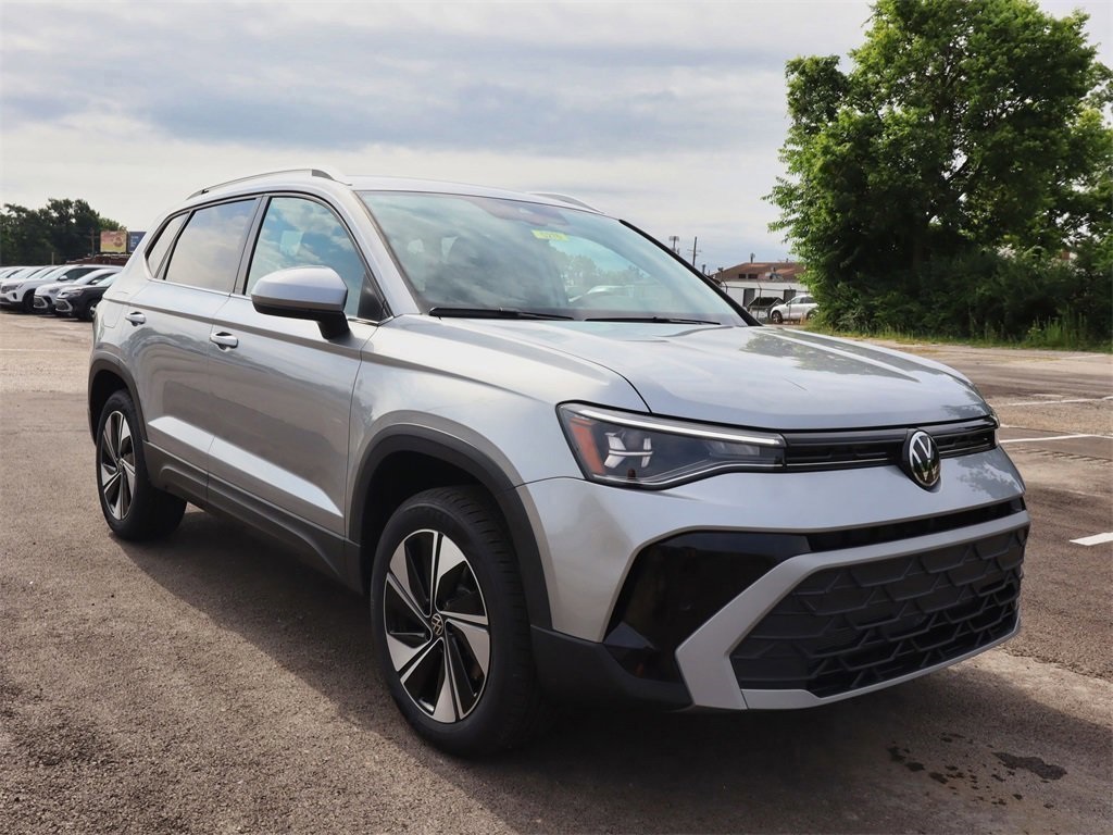 2025 Volkswagen Taos SE photo 7
