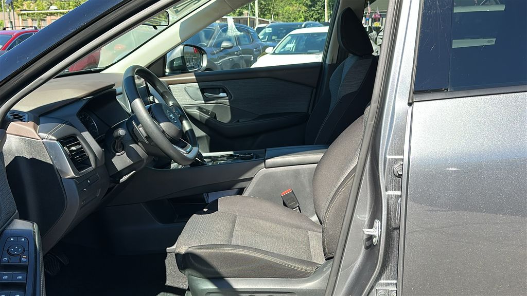 2021 Nissan Rogue SV photo 10