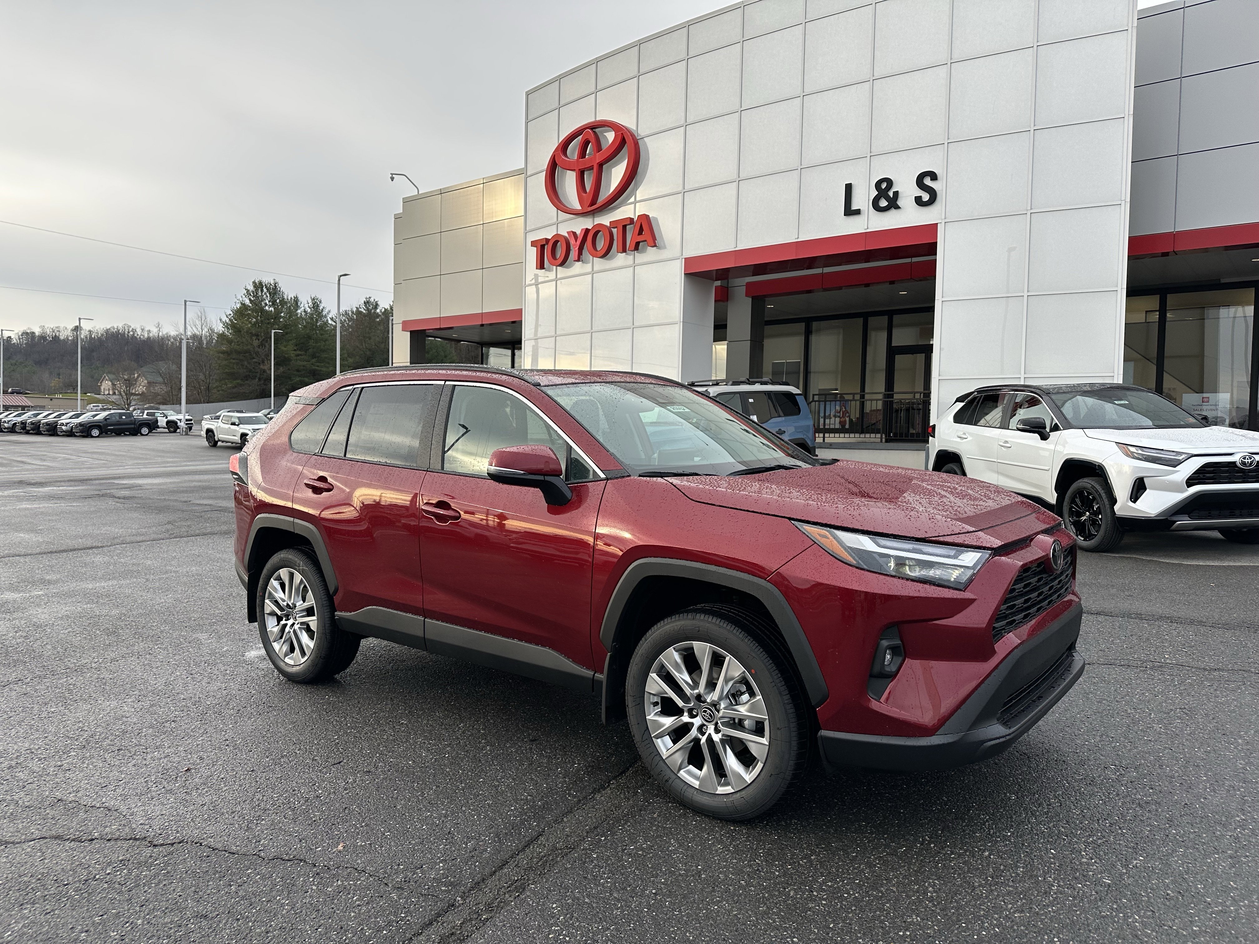 2025 Toyota RAV4 XLE Premium's photo