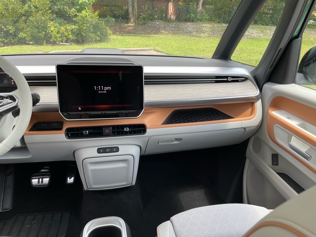 2025 Volkswagen ID. Buzz photo 7