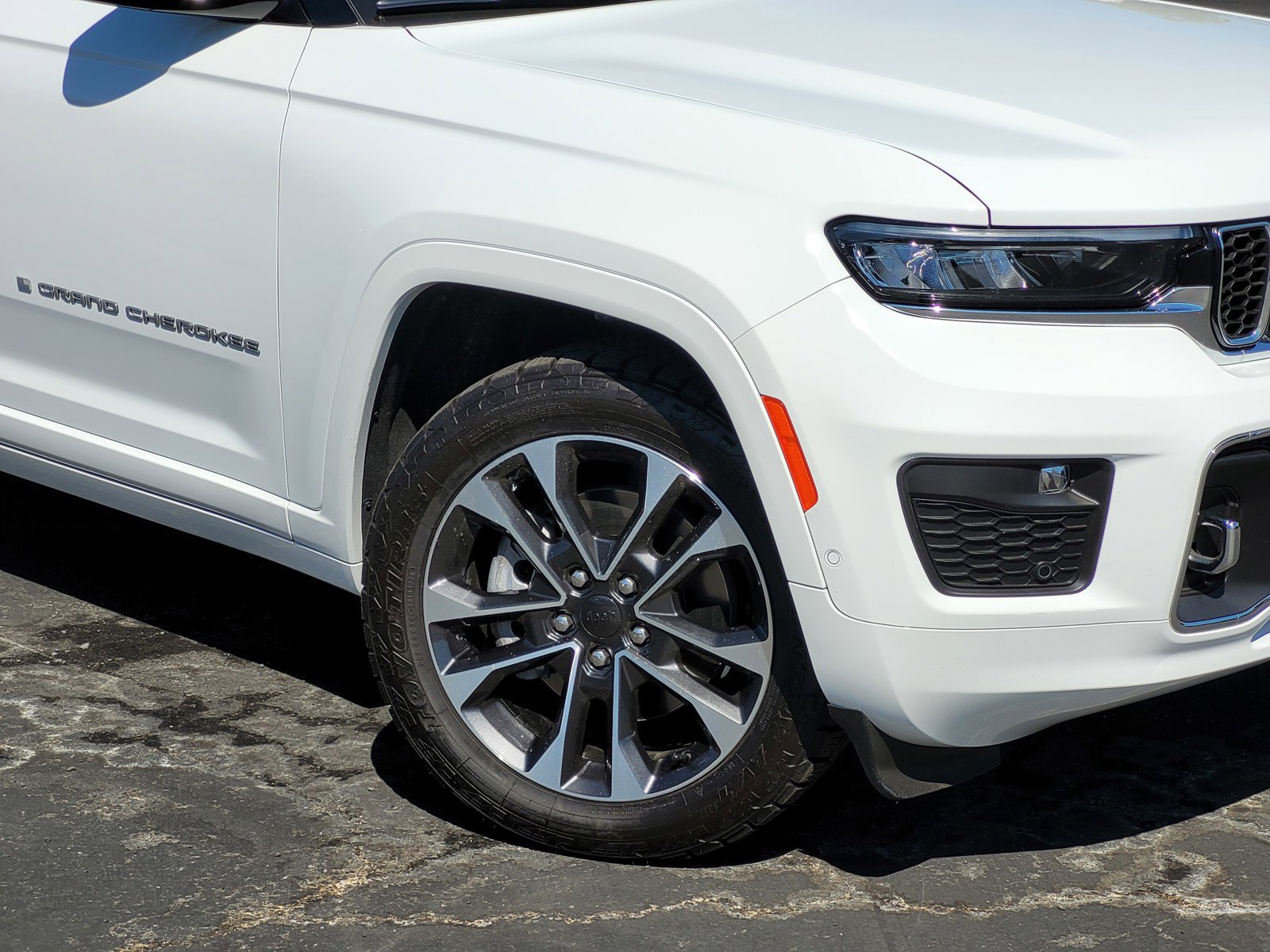 2024 Jeep Grand Cherokee Overland photo 9