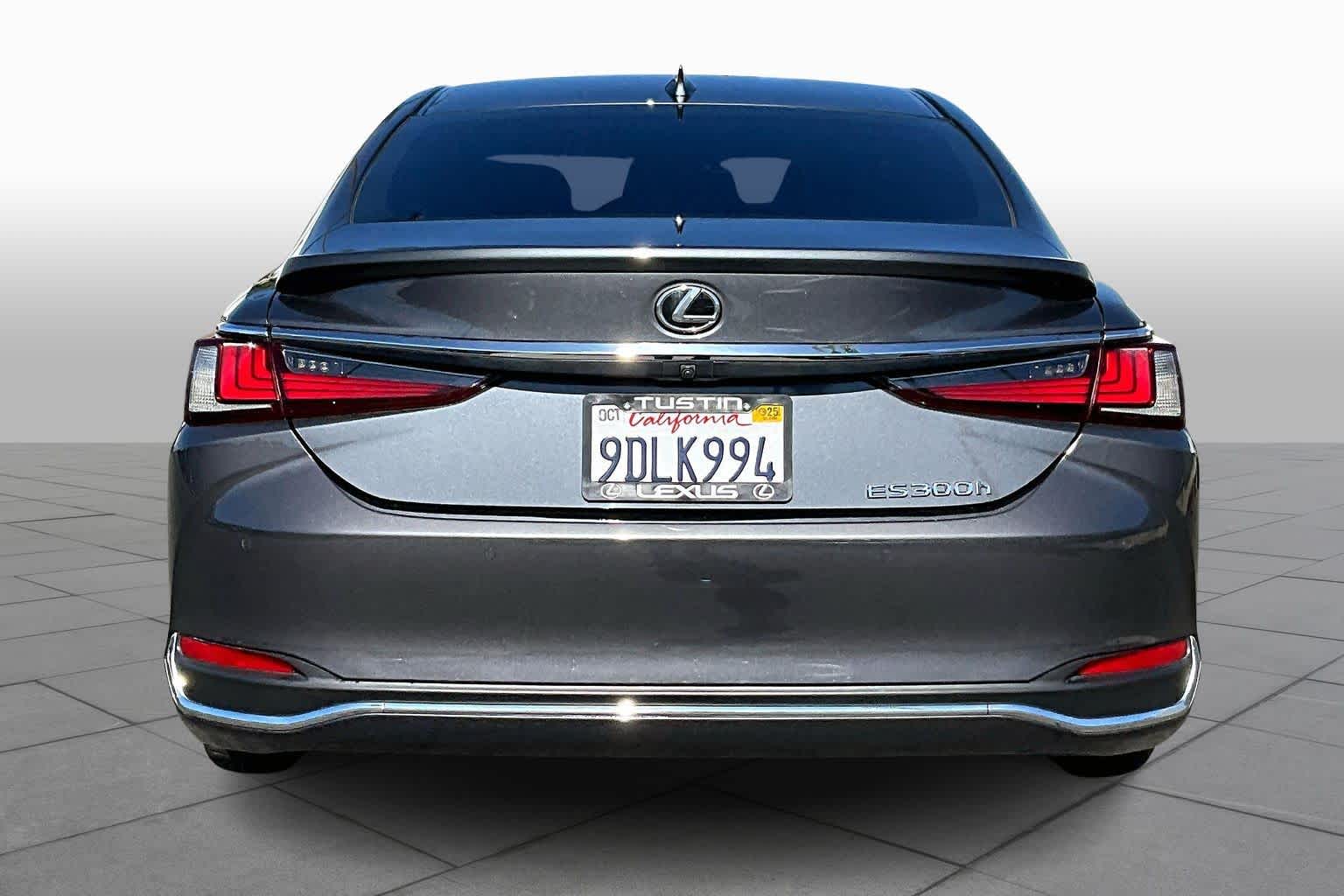 2023 Lexus ES 300h photo 4