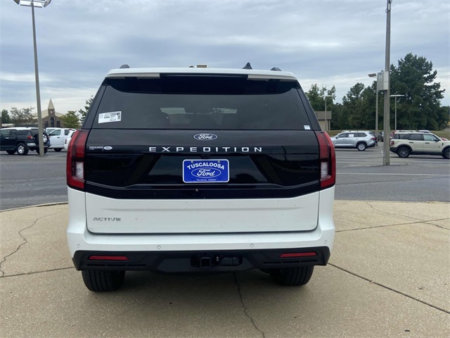 2025 Ford Expedition photo 3