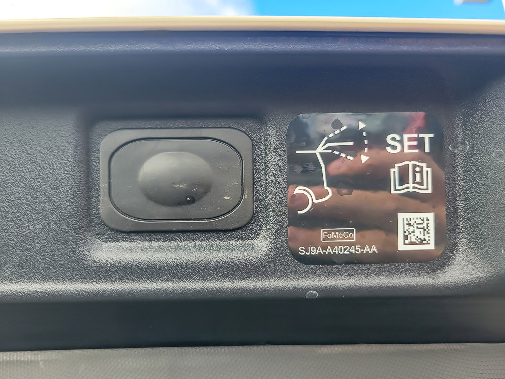 2025 FORD MUSTANG MACH-E - Image 24