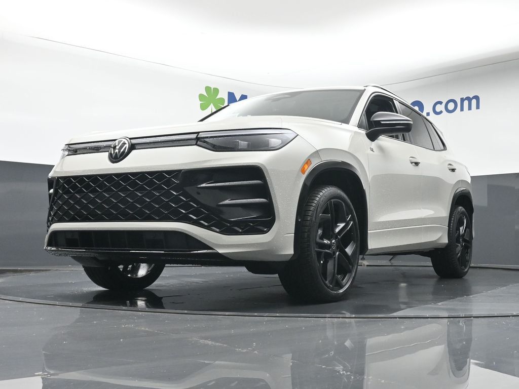 2026 Volkswagen Tiguan SE R-Line Black photo 4