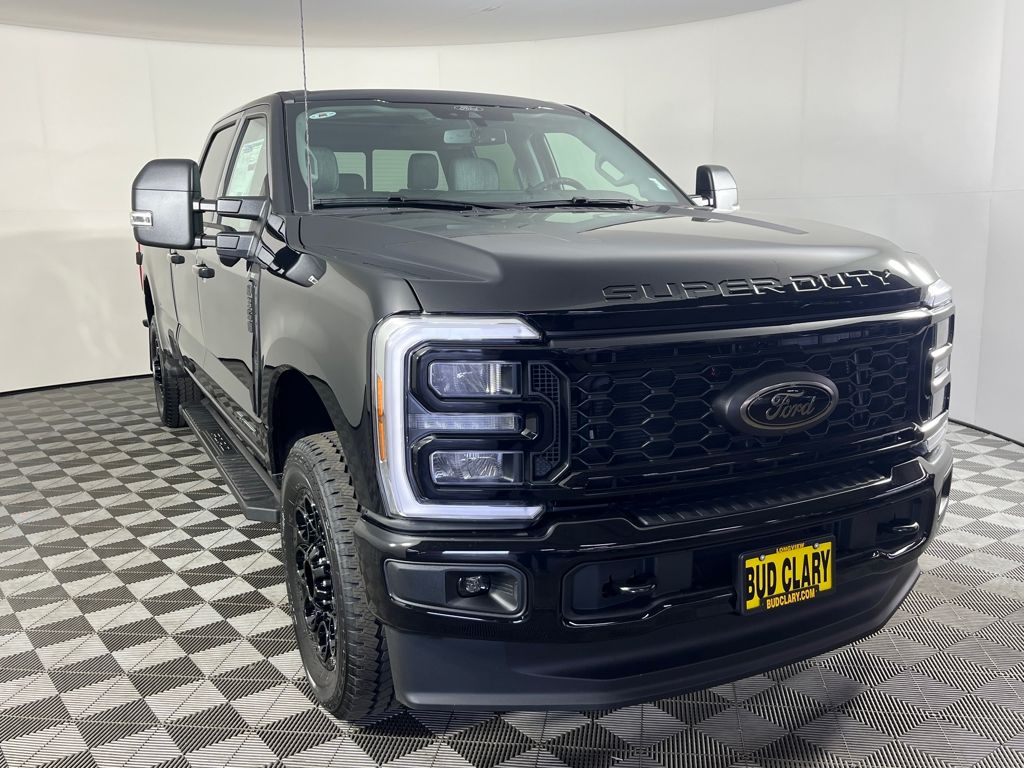 2026 Ford F-350 XLT photo 3