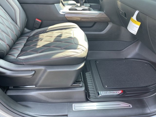 2025 Chevrolet Silverado 1500 RST photo 13