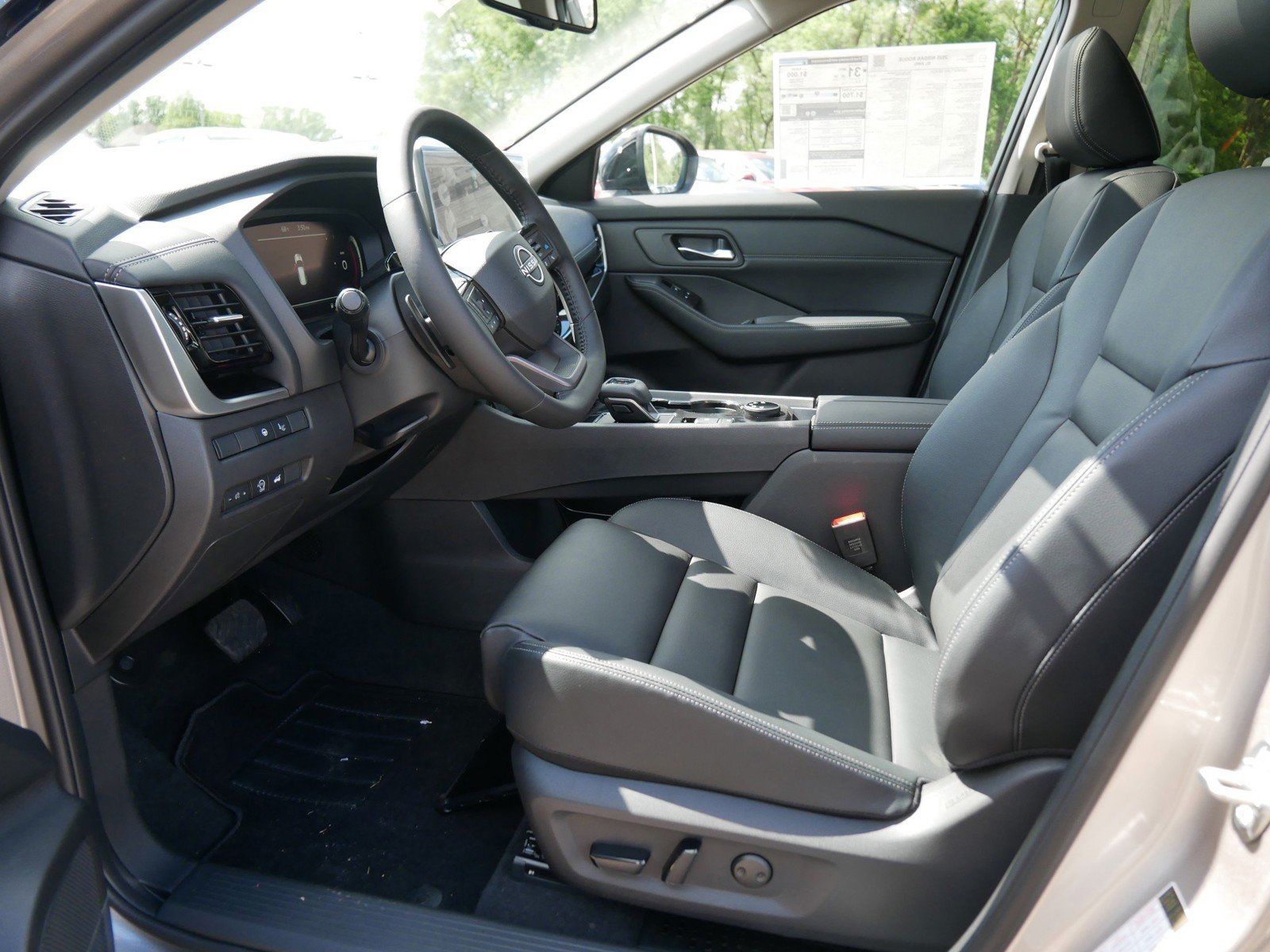 2025 Nissan Rogue SL photo 3