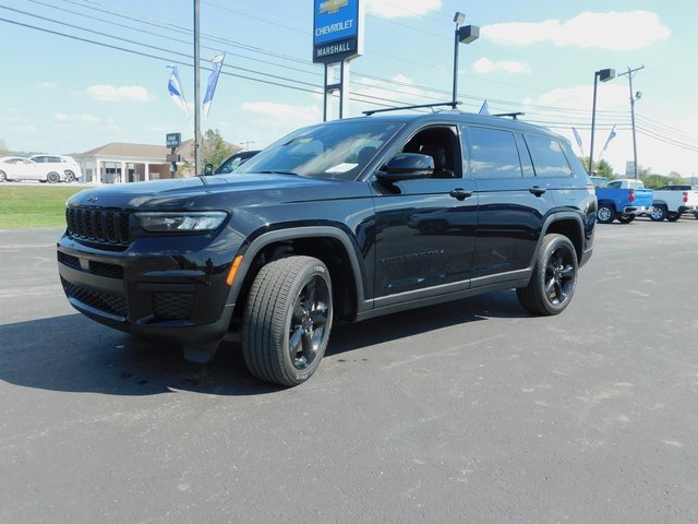 2023 Jeep Grand Cherokee Laredo Altitude photo 4
