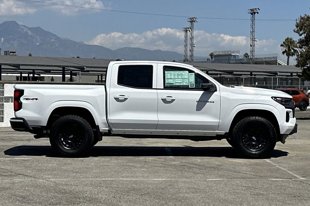 2025 Chevrolet Colorado Work Truck LT photo 3